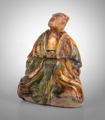 פסלון זודיאק של עכברוש מחרס עם זיגוג Sancai, שושלת טאנג (618-907). גובה: 16 ס"ממצב: ללא נזקים 