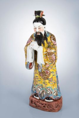 דמות פורצלן סיני גדולה, תחילת המאה ה-18. גובה: 40 ס"ממצב: טוב - ללא סדקים או שברים. בלאי על 