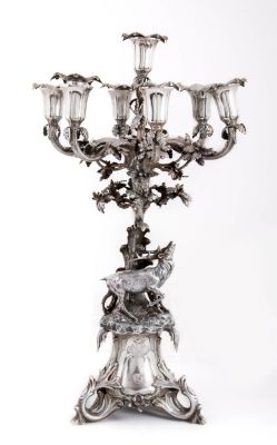 קנדלברה 7 קנים מכסף, M. H. Wilkens & S&ouml;hne, ברמן, גרמניה, מחצית המאה ה-19. החלקים השונים בעבודת 