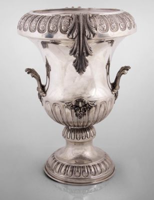 דלי שמפניה מכסף בסגנון אמפיר, Mario Sorelli, פירנצה, איטליה, המאה ה-20. חותמות מלאות.גובה: 25 