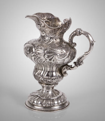 קנקן לנטילת ידיים צרפתי נאה מאוד, Joseph Charvet, פריז, 1756-1762. עיטור רוקוקו בעבודת ריקוע 