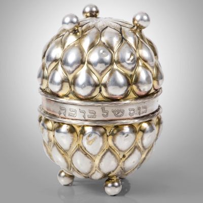 גביע כפול לטקס ברית-המילה מכסף מוזהב חלקית, גרמניה, סוף המאה ה-19. עבודת ריקוע בצורת אננס, עם 