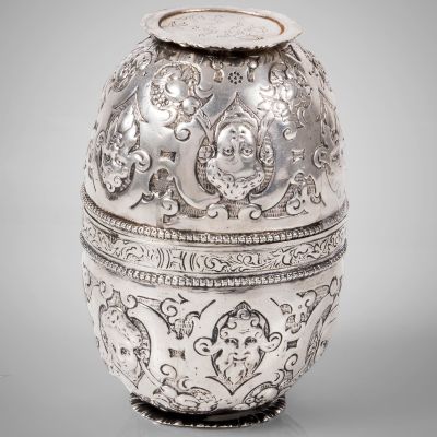 גביע כפול לחתן וכלה מכסף מוזהב חלקית, Simon Rosenau, באד קיסינגן, גרמניה, סוף המאה ה-19. עבודת 