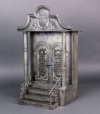 ארון תורה נדיר מאוד מפיוטר, Georg Stoll, וינה, 1840 בקירוב. חותמת מאחור "Ioh Georg Stoll 