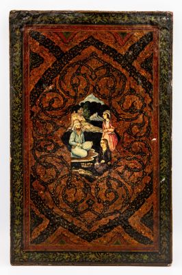 נרתיק מראה קאג'רי עם ציפוי לכה, פרס, המאה ה-18. תיאור: נרתיק מלבני עם מכסה נשלף מעוטר בכל צדדיו 