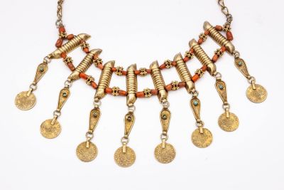 ענק עות'מאני משובח מכסף מוזהב קורלים וטורקיז, 1910 בקירוב. תיאור: מורכב משמונה חוליות מחורצות 