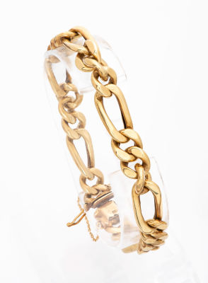 צמיד זהב 14 קראט, כנראה אוסטריה, 1940 בקירוב. מעוצב כשרשרת חוליות. חותמות מלאות. 
קוטר: 6 ס"מ 