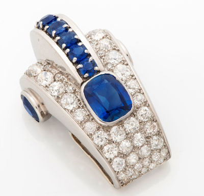 תליון אר-דקו משובח מפלטינה יהלומים וספירים. ספיר ציילוני (לא מטופל, טבעי) איכותי ביותר, 4 קראט 