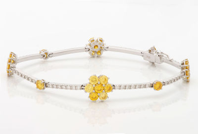 צמיד מקסים מזהב לבן 18 קראט ויהלומים ויהלומים מהודרים טבעיים "צהוב מהודר וזוהר" 3 קראט. מלווה 