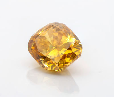 יהלום חפשי טבעי 0.93 קראט "חום צהוב מהודר". מלווה בתעודת מקוריות של ה-GIA. 
מקור: עיזבון נתן 