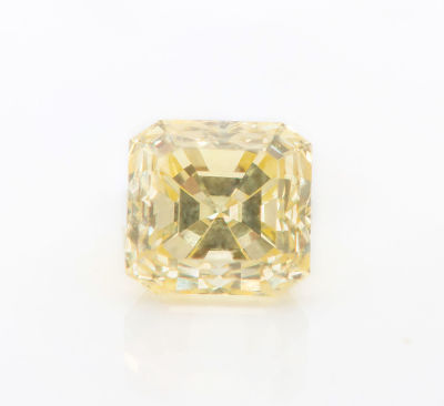 יהלום חפשי טבעי 41 נקודות "צהוב אינטנסיבי מהודר". מלווה תעודת מקוריות של חברת GIA המציינת 