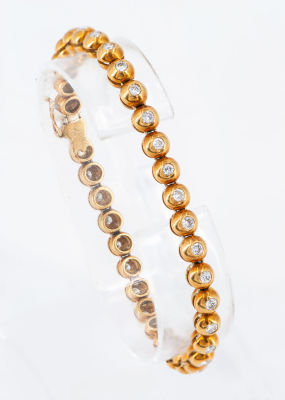 צמיד טניס נאה מזהב 21 קראט ויהלומים. צמיד מעצב כשרשרת חרוזי זהב שבכל אחד משובץ יהלום. (סה"כ 