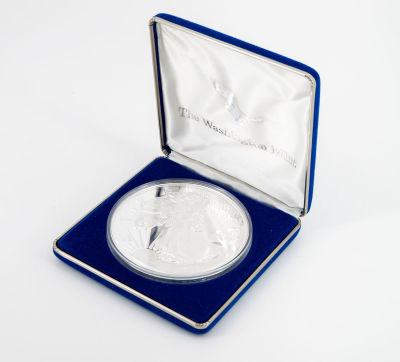 מטבע Washington Mint פאונד 1 מכסף 999 טהור, 1993. מטבע Washington Mint מוטבע מכסף 999 בערך של 1 