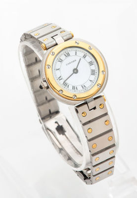 שעון יד קרטייה SANTOS RONDE לאישה. מנגנון קוורץ 
רצועה פלדת אל חלד משולבת זהב 
לוח לבן עם ספרות 