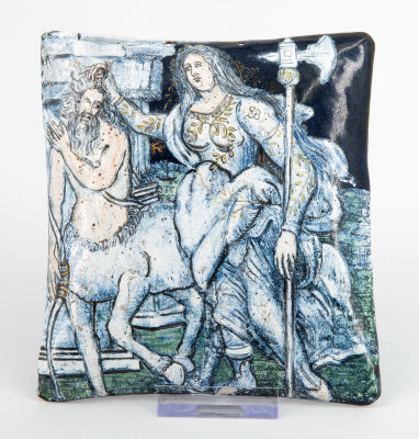 פלאק LIMOGES ארטס אנד קרפטס, לוח אמייל מצוייר, 1900 בקירוב. מתאר את דיאנה וקנטאור. 
12.5X11.5 