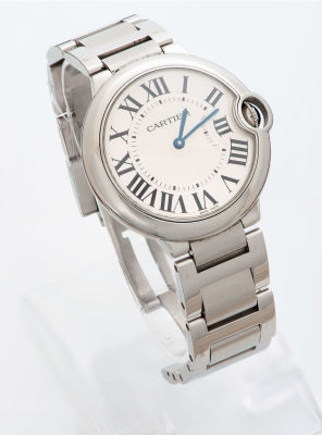 שעון יד קרטייה BALLON לאשה מפלדת אל חלד. מנגנון אוטומי 
רצועה מפלדת אל חלד 
לוח לבן עם ספרות 