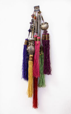 אוסף קמעות סינים או קוראנים עתיקים מכסף. סה"כ 7 קמעות. 6 מתוכם מכסף ואחד מחימר, מגולף וכיתוב 