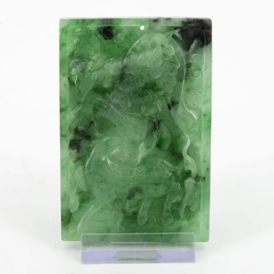 לוחית עתיקה מג'ייד מגולף. מגולף בדרקונים משני צדדיו. 
5X3.2X0.8 ס"מ מצב: לפירוט מצב, אנא לשלוח 