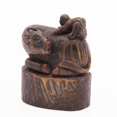 חותם סיני נדיר ביותר מקרן קרנף (נבדק במעבדה.) , סין, שושלת מינג (1368-1644). מגולף בדמות איש 