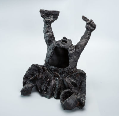 נחום גוטמן, מוכר המים. פסל ברונזה עם פטינה חומה 
חתום וממוספר 7/7 (בבסיס). 
גובה: 30 ס"מ 
מקור: 