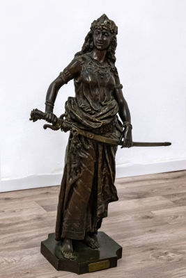 צ'ארלס אוקטב לוי (1820-1899), שולמית. פסל ברונזה עם פטינה חומה 
חתום (בבסיס). 
גובה: 83 ס"מ מצב: 