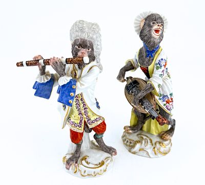 A Pair of Meissen Figurines, "Monkey Orchestra". Height: 14 cm 
Condition: For a detailed 