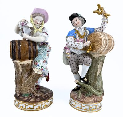 A Pair of Meissen Figurines, Porcelain, The Vintner and His Companion. Height: 19 cm 
Condition: 