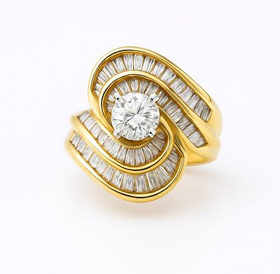 14K Gold Ring. Set with a central 0.20 carat diamond and decorated like waves around with four