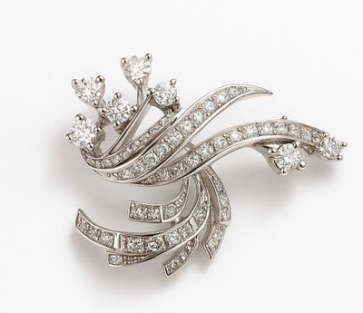 White Gold Diamond Brooch
. Round-cut diamonds
18K white gold
Dimensions: 4.5 × 5 cm