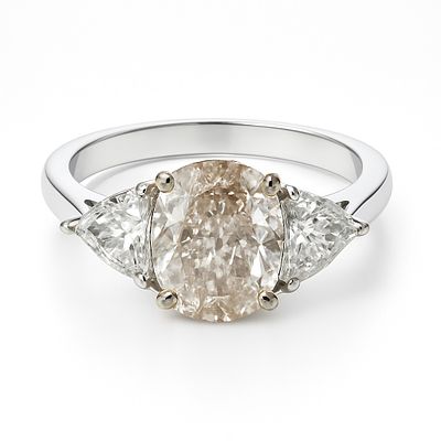 18K gold ring with an elliptical diamond
. Set with a central oval diamond of 1.52
