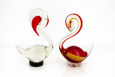 Elegant Pair of Murano Glass Swan Sculptures, . • White swan: Height 21 cm, Length 13.5 cm
•