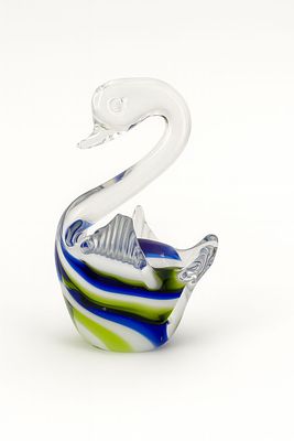 A vintage Murano glass figurine, handmade in the shape of a swan. Height:11 cm
Width:7 cm
