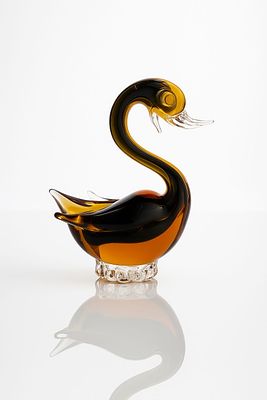 Elegant Murano Glass Swan Figurine. Height:18,5 cm
Width:12 cm
Provenance: Collection of Yafit