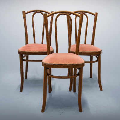 A Set of 11 Thonet Chairs with Velvet Upholstery. Dimensions Height: 90 cm, width: 41 cm 
