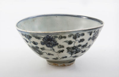 A Chinese Ming Dynasty Blue and White Provincial Porcelain Bowl, 16th Century. Dimensions 