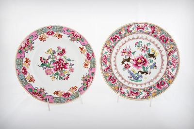 A Pair of Fine Chinese Famille Rose Porcelain Plates, Qianlong Period (1735-1796). Dimensions 