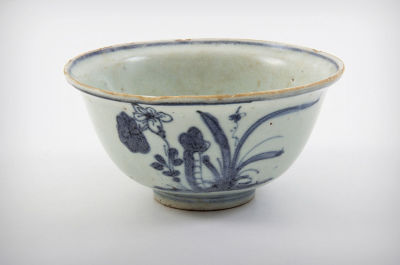 A Chinese Ming Dynasty Provincial Blue and White Porcelain Bowl, 16th Century. Dimensions 