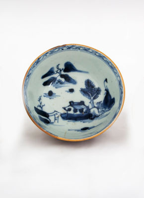 A Chinese Brown and Dust Blue Tea Bowl, Late 18th Century. Dimensions Diameter: 8.5 cm 