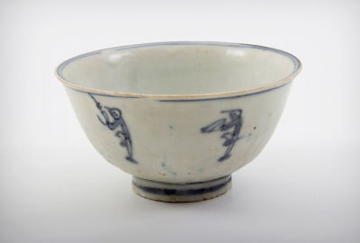 A Chinese Provincial Blue and White Ming Dynasty Porcelain Bowl, 16th Century. Dimensions 