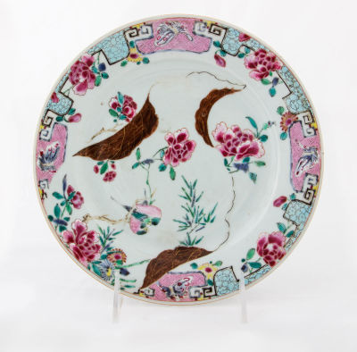 A Chinese Porcelain Famille Rose Plate, Kangxi Period (1661-1722). Dimensions Diameter: 22.5 