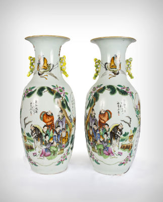 A Pair of Large Chinese Porcelain Vases, Republic Period (1912-1949). <span 