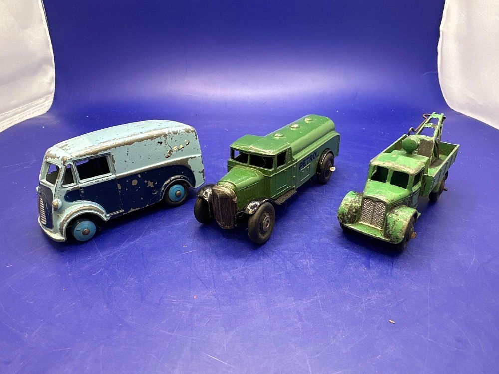 Lot 154: 3 x dinky toys trucks. One includes Morris...