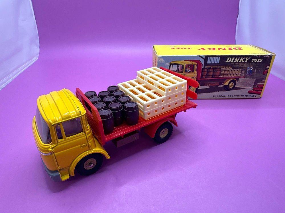Lot 157: Rare French Dinky model no 588 Berliet Beer...