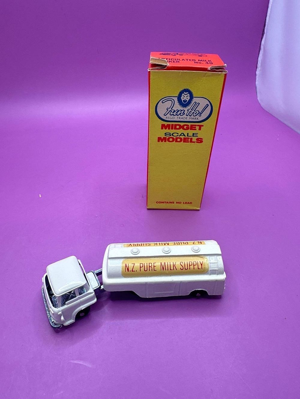 Lot 175: Fun Ho Midget scale models. No 40 articulated...