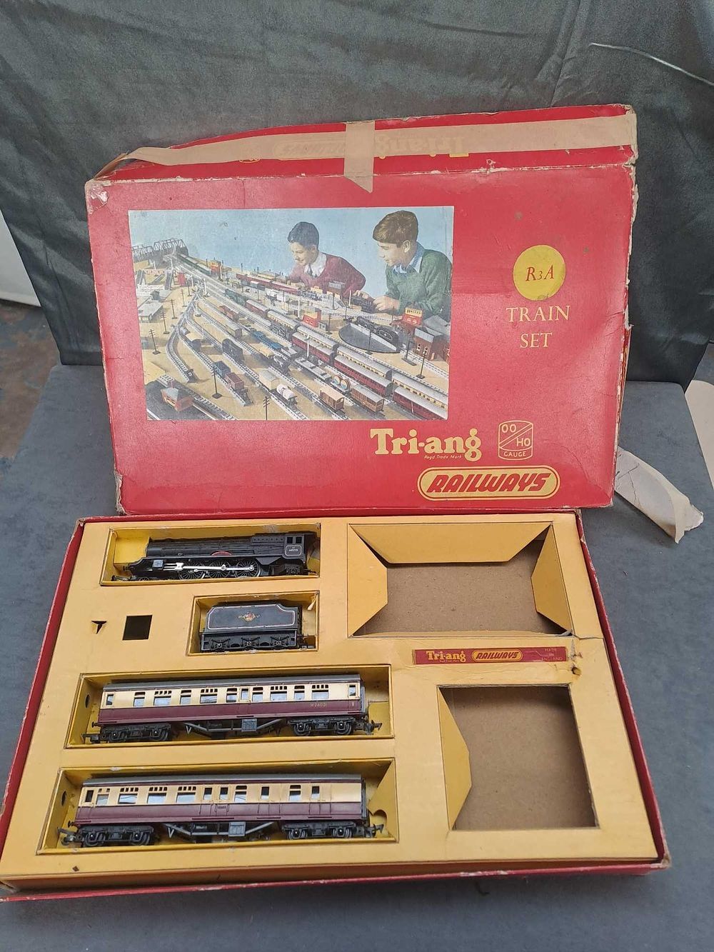 Lot 186: Tri-ang train set thr Princess Elizabeth British railways...