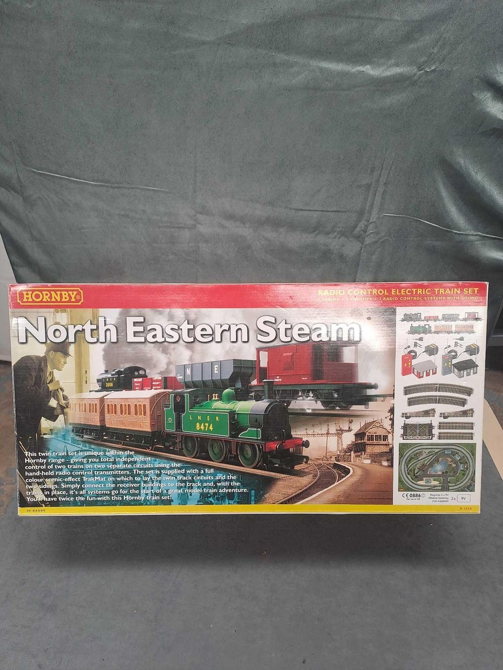 Lot 189: Hornby radio control electric train set 00 gauge...