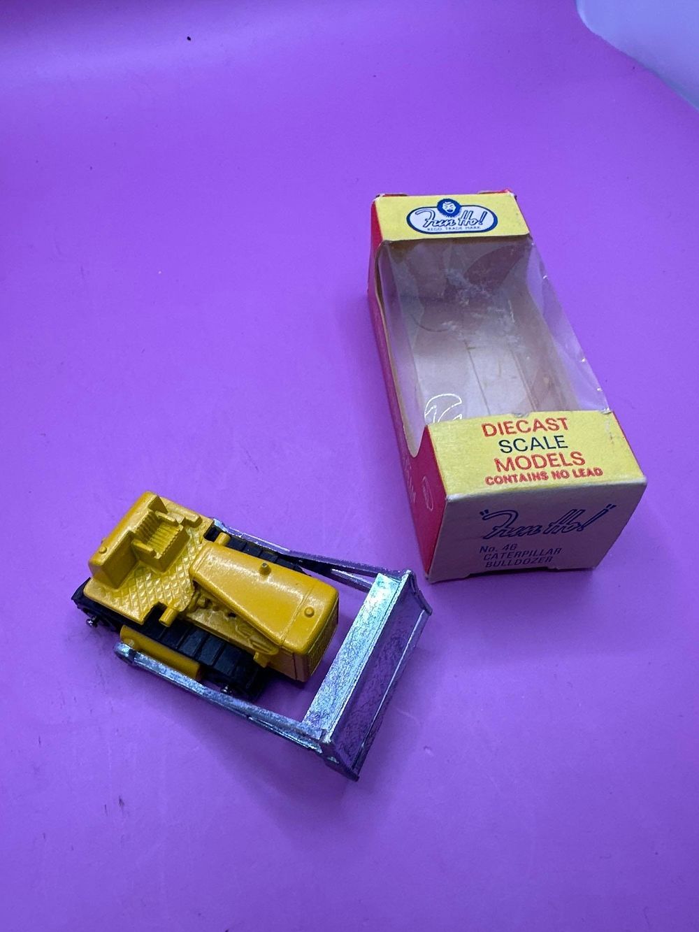 Lot 214: Fun Ho Scale Models No 46?Caterpiller Bulldozer Mib