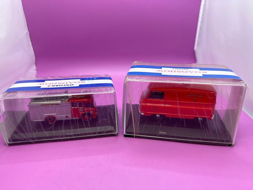 Lot 284: 2 X Oxford Roadshow Diecasts Royal Mail Van...
