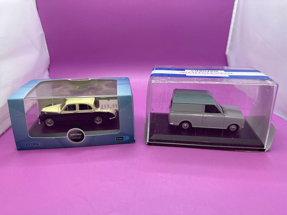 Lot 289: 2 X Oxford Diecasts One Ivory And Black...