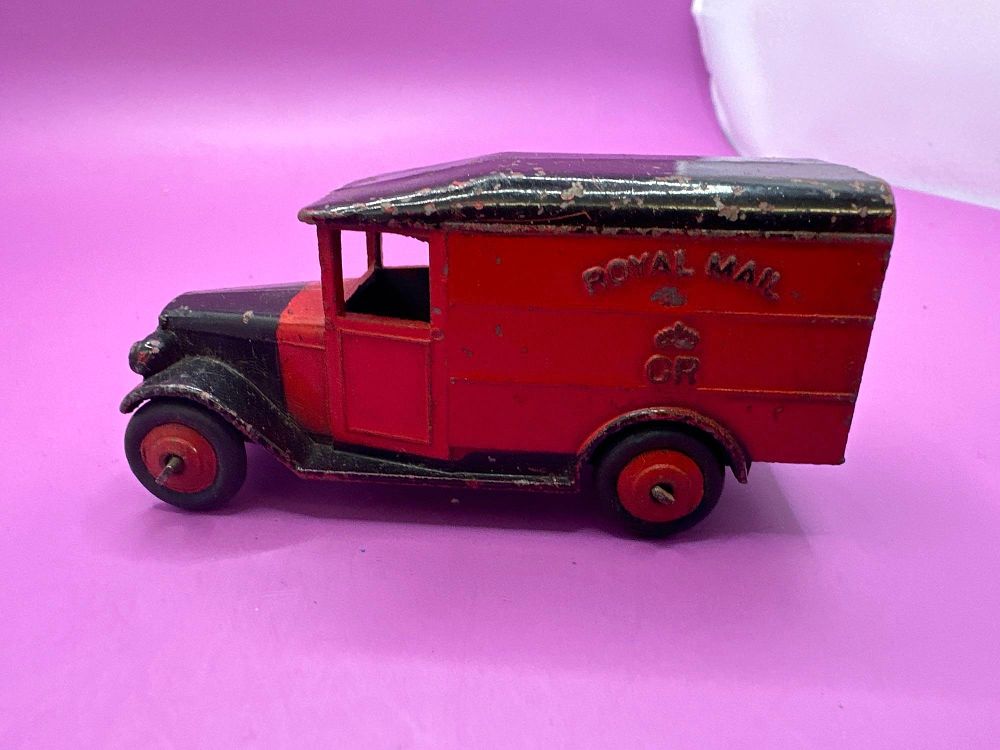Lot 300: Dinky Toys Unboxed Royal Mail Van With Gr...